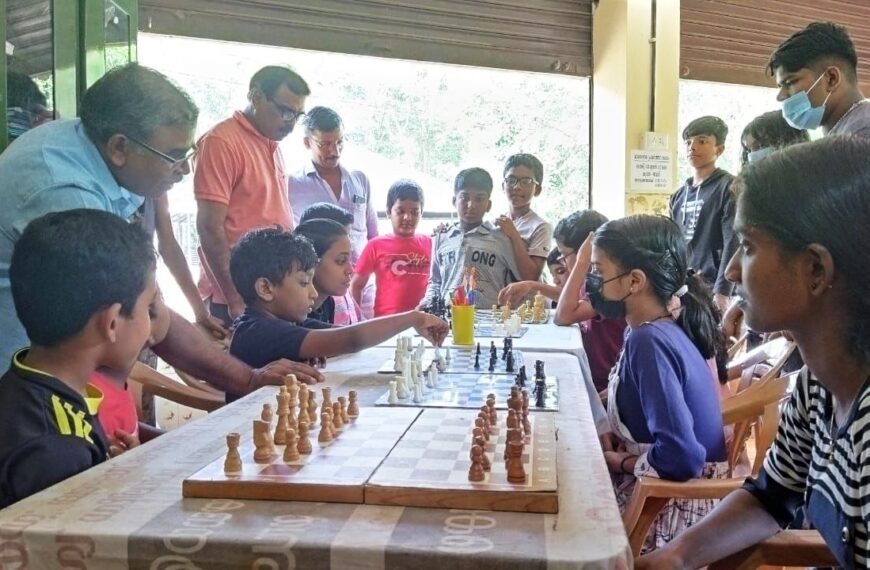 കടമ്പോട് ആനന്ദകലാസമിതി വായനശാലയുടെ ആഭിമുഖ്യത്തില്‍ വിദ്യാര്‍ത്ഥികള്‍ക്കായി ചെസ് പരിശീലന പരിപാടി സംഘടിപ്പിച്ചു
