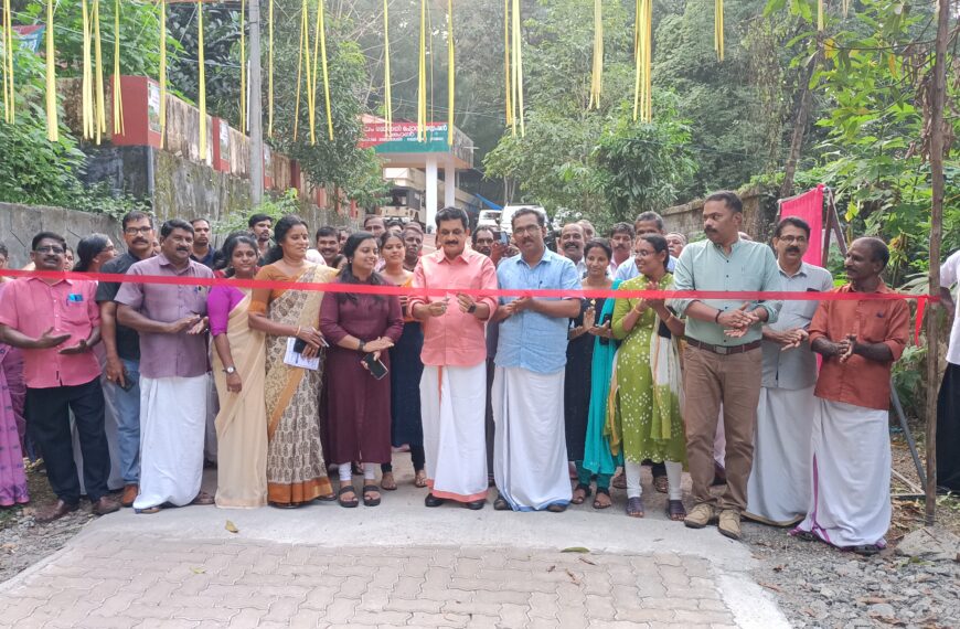  ദീര്‍ഘകാലമായി സഞ്ചാരയോഗ്യമല്ലാതെ കിടന്ന വാസുപുരം ആറേശ്വരം ക്ഷേത്രം റോഡ് ഇന്റര്‍ലോക്ക് കട്ടവിരിക്കല്‍ പൂര്‍ത്തിയായി