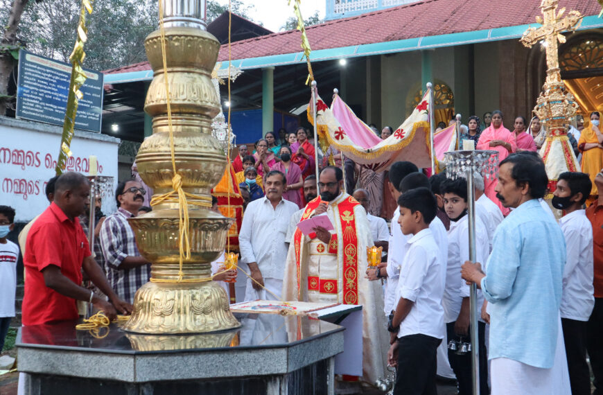 വരന്തരപ്പിള്ളി വിമലഹൃദയ പള്ളിയില്‍ വിമലഹൃദയനാഥയുടെയും വിശുദ്ധ ചാവറയച്ചന്റെയും സംയുക്ത ഊട്ടു തിരുന്നാളിന് കൊടിയേറി.