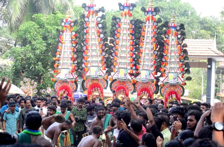 ആമ്പല്ലൂര്‍ ശ്രീകൃഷ്ണ മഹാദേവ ക്ഷേത്രത്തിലെ ഷഷ്ഠി മഹോത്സവം ആഘോഷിച്ചു. 