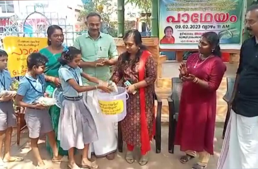 വിശക്കുന്ന വയറിന് പൊതി ചോറുനല്‍കി കോടാലി സര്‍ക്കാര്‍ എല്‍പി സ്‌കൂളിലെ കുട്ടികള്‍ മാതൃകയാവുന്നു