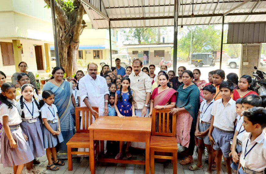 പുതുക്കാട് ഗ്രാമപഞ്ചായത്തിന്റെ 2022-23 വാര്‍ഷികപദ്ധതിയില്‍ ഉള്‍പ്പെടുത്തി പട്ടികജാതിയില്‍ ഉള്‍പ്പെട്ട വിദ്യാര്‍ത്ഥികള്‍ക്ക് പഠനോപകരണ വിതരണം നടത്തി