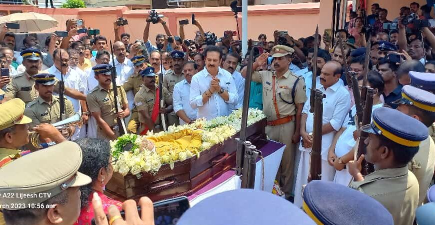 ഇന്നസെന്റിന് വിട നല്‍കി നാട്‌