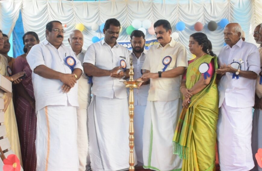 തൃക്കൂര്‍ പഞ്ചായത്തിലെ കല്ലൂര്‍ വെര്‍ണാകുലര്‍ എല്‍പി സ്‌കൂളിന്റെ  വാര്‍ഷികവും അദ്ധ്യാപകരക്ഷാകര്‍ത്തൃ ദിനവും യാത്രയയപ്പ് സമ്മേളനവും കെ.കെ. രാമചന്ദ്രന്‍ എംഎല്‍എ ഉദ്ഘാടനം ചെയ്തു