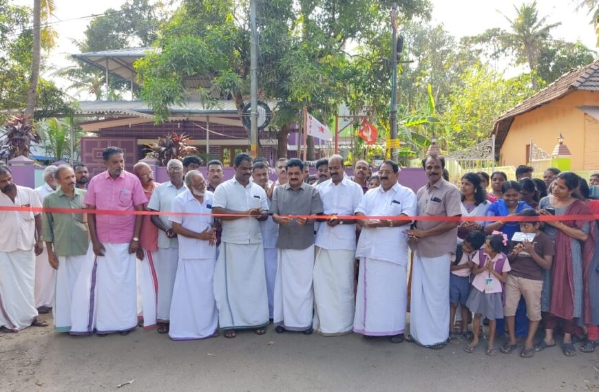 നവീകരിച്ച തൃക്കൂര്‍ മതിക്കുന്ന് ക്ഷേത്രം റോഡ് ജനങ്ങള്‍ക്കായി തുറന്നു നല്‍കി 