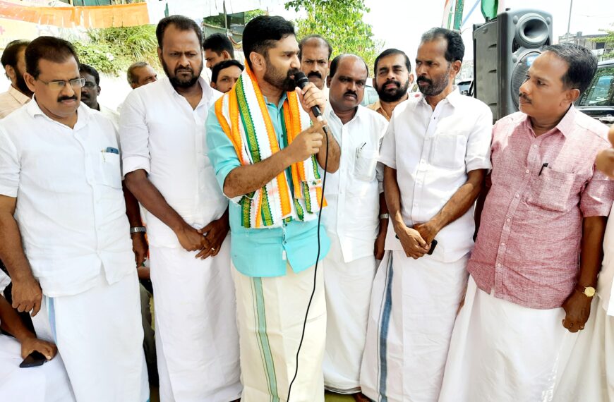 കെപിസിസിയുടെ നേതൃത്വത്തില്‍ വൈക്കം സത്യാഗ്രഹ ശതാബ്ദി ആഘോഷത്തിന്റെ ഭാഗമായി നടത്തുന്ന സ്മൃതിയാത്രക്ക് പുതുക്കാട് സെന്ററില്‍ സ്വീകരണം നല്‍കി