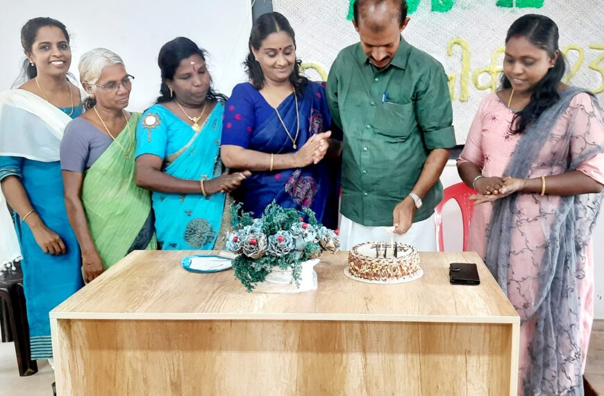 പുതുക്കാട് പഞ്ചായത്ത് 12-ാം വാര്‍ഡ് കുടുംബശ്രീ എഡിഎസ് വാര്‍ഷികം പഞ്ചായത്തംഗം ഷാജു കാളിയേങ്കര ഉദ്ഘാടനം ചെയ്തു