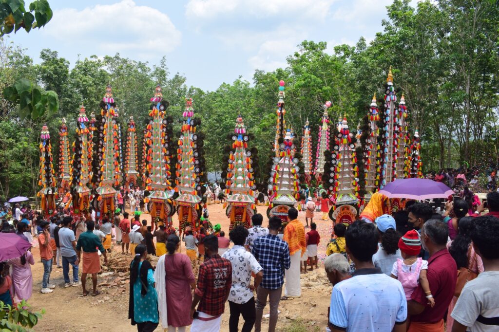 ombathungal temple kavadi