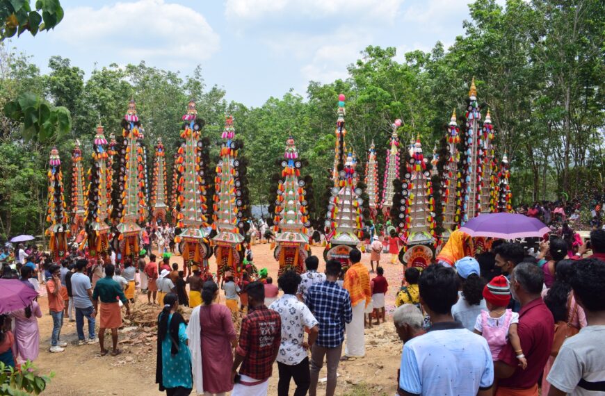 കേരള കാശി എന്നറിയപ്പെടുന്ന മറ്റത്തൂര്‍ പഞ്ചായത്തിലെ ഒമ്പതുങ്ങല്‍ സുബ്രഹ്മണ്യ സമാജം ശ്രീ കൈലാസ ശിവക്ഷേത്രത്തില്‍ കാവടി മഹോത്സവം ആഘോഷിച്ചു