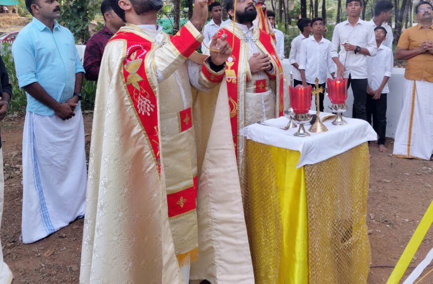അമ്പനോളി സെന്റ് ജോര്‍ജ്ജ് പള്ളിയില്‍ ഇടവക മദ്ധ്യസ്ഥനായ വി. ഗീവര്‍ഗ്ഗീസ് സഹദായുടെ തിരുനാളിന് കൊടിയേറി