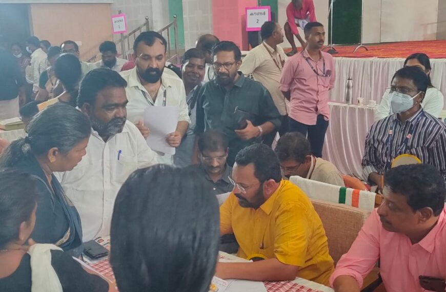 അളഗപ്പനഗര്‍ പഞ്ചായത്തില്‍ കുടിവെള്ള വിതരണത്തിന് കൂടുതല്‍ തുക അനുവദിക്കണമെന്നാവശ്യപ്പെട്ട് പഞ്ചായത്ത് അധികൃതര്‍ മന്ത്രി കെ. രാജന് നിവേദനം നല്‍കി