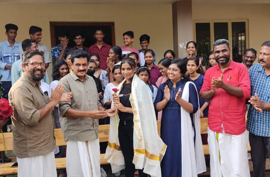 ചെമ്പുച്ചിറ സര്‍ക്കാര്‍ ഹയര്‍ സെക്കന്‍ഡറി സ്‌കൂളില്‍ നിന്ന് എസ്എസ്എല്‍സി പരീക്ഷയില്‍ എല്ലാ വിഷയങ്ങളിലും എ പ്ലസ് നേടി വിജയിച്ച രാജസ്ഥാന്‍ സ്വദേശിനി ആരതി ജാന്‍ഗിഡിന് എഎല്‍എയുടെ അനുമോദനം