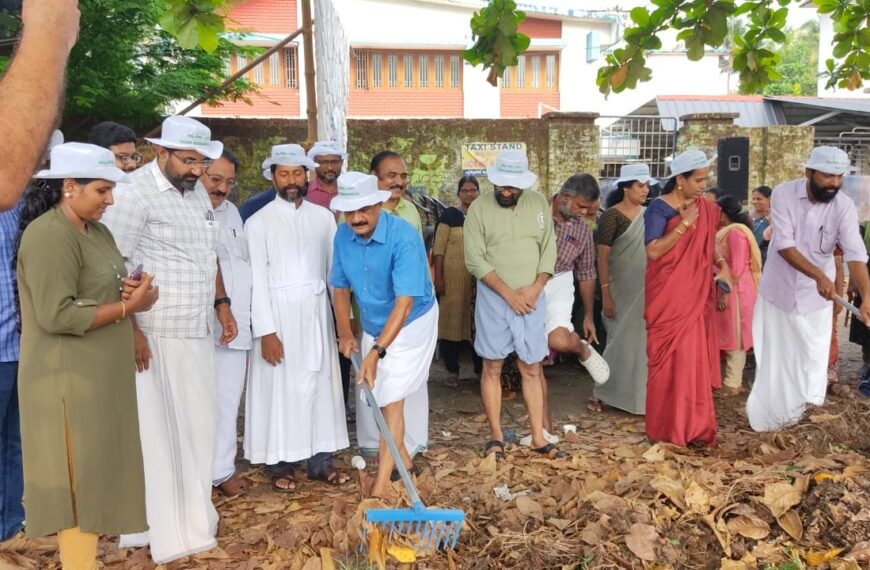 നെന്മണിക്കര പഞ്ചായത്തിന്റെ നേതൃത്വത്തില്‍ പഞ്ചായത്ത് പരിധിയിലെ 7 കിലോമീറ്റര്‍ ദൂരം വരുന്ന നാഷണല്‍ ഹൈവേ തലോര്‍ തൃശൂര്‍ പിഡബ്ലുഡി റോഡ് ശുചീകരിച്ചു