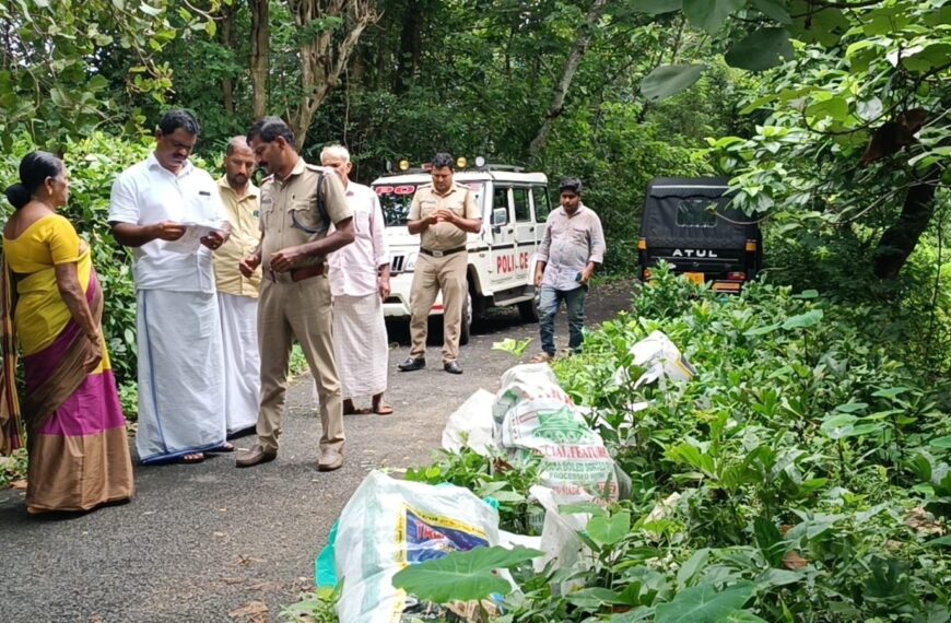 മാലിന്യ വിമുക്തപഞ്ചായത്താകാന്‍ പ്രവര്‍ത്തനങ്ങള്‍ നടക്കുന്നതിനിടെ തൃക്കൂര്‍ പഞ്ചായത്തിലെ മുട്ടിത്തടി പ്ലാവിന്‍ കുന്നിലെ റോഡില്‍ സാമൂഹ്യവിരുദ്ധര്‍ ഹോട്ടല്‍ മാലിന്യം തള്ളിയ നിലയില്‍