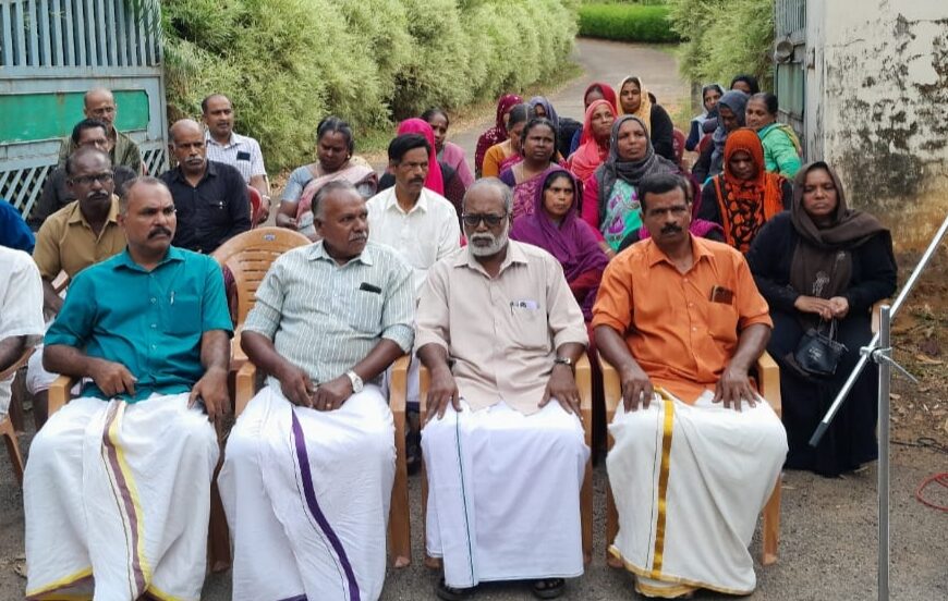 കേരള ഫോറസ്റ്റ് റിസര്‍ച്ച് ഇന്‍സ്റ്റിറ്റിയൂട്ട് വര്‍ക്കേഴ്‌സ് യുണിയന്‍ (സിഐടിയു) നേതൃത്വത്തില്‍ കെഎഫ്ആര്‍ഐ പുലിക്കണ്ണി കേന്ദ്രത്തിലെ തൊഴിലാളികളുടെ അനിശ്ചിതകാല പണിമുടക്ക് ആരംഭിച്ചു