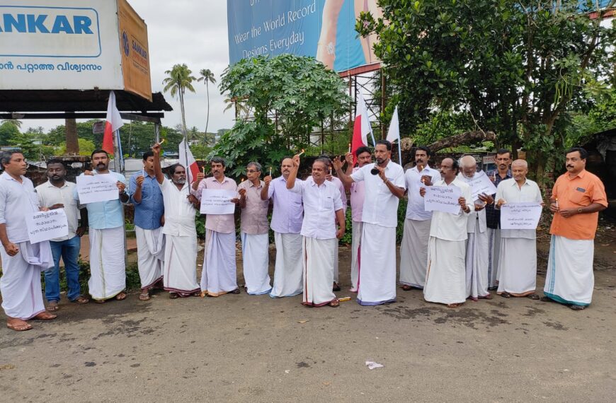 മണിപ്പൂരിലെ കലാപത്തില്‍ കേന്ദ്രസര്‍ക്കാര്‍ നിസംഗത പാലിക്കുകയാണെന്നാരോപിച്ച് കേരള കോണ്‍ഗ്രസ് (എം) പുതുക്കാട് നിയോജകമണ്ഡലം കമ്മിറ്റിയുടെ നേതൃത്വത്തില്‍ പ്രതിഷേധ ജ്വാല സംഘടിപ്പിച്ചു