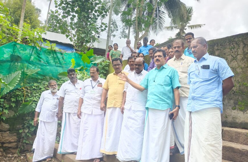 കുറുമാലി ക്ഷേത്ര പരിസരം മാലിന്യ മുക്തമാക്കുന്നതിനായി വിളിച്ചുചേര്‍ത്ത ബന്ധപ്പെട്ടവരുടെ ആലോചനായോഗം കെ.കെ. രാമചന്ദ്രന്‍ എംഎല്‍എ ഉദ്ഘാടനം ചെയ്തു