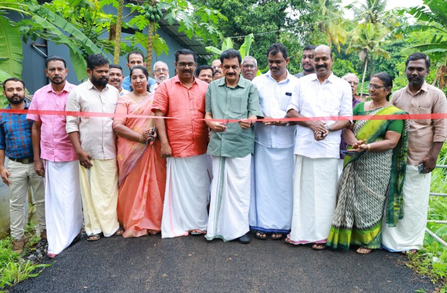 തൃക്കൂര്‍ ഗ്രാമപഞ്ചായത്തിലെ മാവിന്‍ചുവട് പൂണിശ്ശേരി കപ്പേള കനാല്‍ റോഡ് ജനങ്ങള്‍ക്കായി തുറന്ന് നല്‍കി