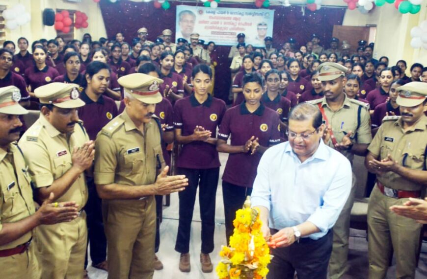 കേരള അഗ്‌നിരക്ഷാസേനയില്‍ നിയമിതരായ ആദ്യ ബാച്ചിലെ ഫയര്‍ വുമണ്‍ ട്രെയിനികളുടെ പരിശീലനത്തിന് വിയ്യൂര്‍ ഫയര്‍ ആന്‍ഡ് റെസ്‌ക്യൂ സര്‍വീസസ് അക്കാദമിയില്‍ തുടക്കമായി