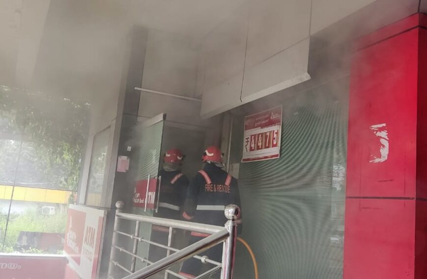 ഒല്ലൂരില്‍ എടിഎം കൗണ്ടറിന് തീ പിടിച്ചു