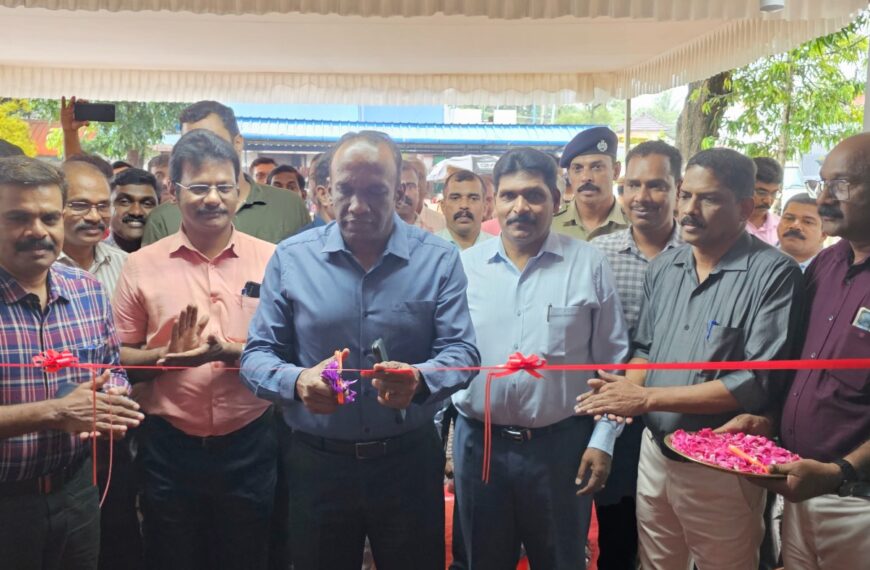 സ്‌റ്റേറ്റ് സ്‌പെഷ്യല്‍ ബ്രാഞ്ച് തൃശൂര്‍ റൂറല്‍ ഡിറ്റാച്ച്‌മെന്റ് ഓഫീസ് പുതുക്കാട് പ്രവര്‍ത്തനമാരംഭിച്ചു. റൂറല്‍ പരിധിയിലെ 19 പൊലീസ് സ്‌റ്റേഷനുകളുടെ സ്‌റ്റേറ്റ് സ്‌പെഷ്യല്‍ ബ്രാഞ്ച് ആസ്ഥാനമാണ് പുതുക്കാട് ആരംഭിച്ചത്