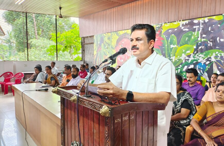  മുഖ്യമന്ത്രിയും മന്ത്രിമാരും നേരിട്ട് ജനങ്ങളുമായി സംവദിക്കാന്‍ എത്തുന്ന നവ കേരള സദസ്സിന്റെ ഭാഗമായി പുതുക്കാട് മണ്ഡലം തല ഭാരവാഹിയോഗവും എക്‌സിക്യൂട്ടീവ് കമ്മിറ്റിയും ചേര്‍ന്നു