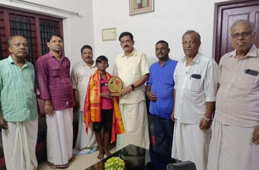 ബാംഗ്ലൂരില്‍ നടന്ന നാഷണല്‍ ലെവല്‍ ബി സ്മാര്‍ട്ട് അബാക്കസ് പരീക്ഷയില്‍ ഒന്നാം റാങ്ക് കരസ്ഥമാക്കിയ വെണ്ടോര്‍ സ്വദേശി ചാരുത് ചന്ദ്രയെ സിപിഎം അളഗപ്പ വെസ്റ്റ് കമ്മിറ്റിയുടെ നേതൃത്വത്തില്‍ അനുമോദിച്ചു