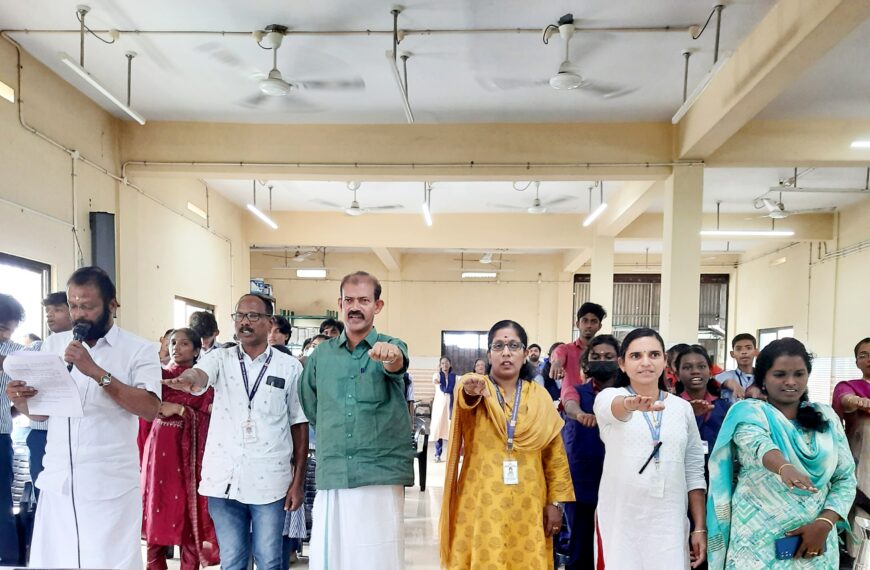 മാലിന്യമുക്ത കേരളം, മാലിന്യ മുക്ത പുതുക്കാടിന്റെ ഭാഗമായി പുതുക്കാട് ഗ്രാമ പഞ്ചായത്ത് നടത്തിയ കുട്ടികളുടെ ഹരിത സഭ ആരോഗ്യ വിദ്യാഭ്യാസ സ്ഥിരം സമിതി അധ്യക്ഷന്‍ സി.സി. സോമസുന്ദരന്‍ ഉദ്ഘാടനം ചെയ്തു