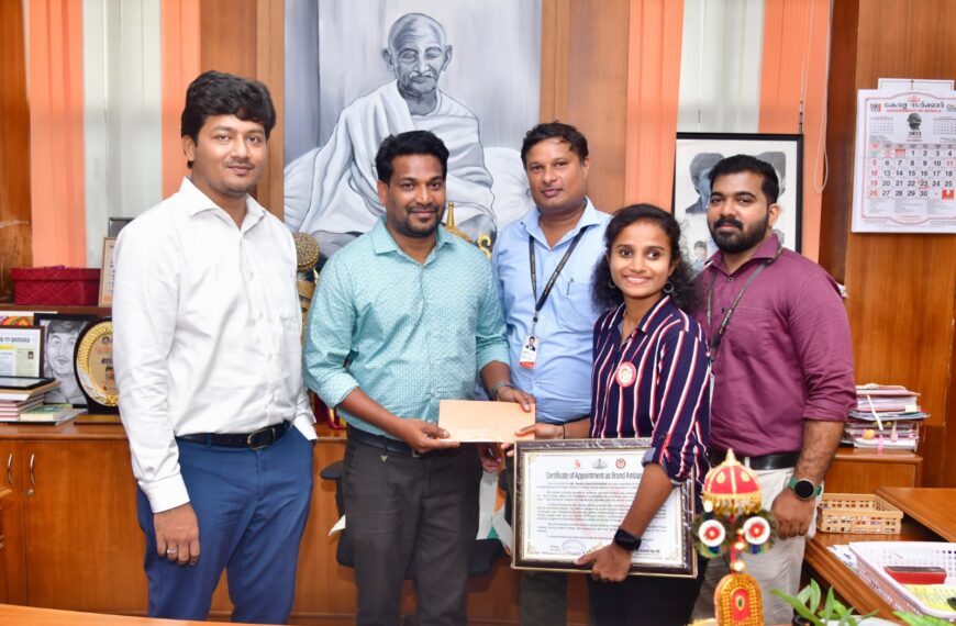 മണ്ണംപേട്ട സ്വദേശിനിയും കായിക താരവുമായ സാന്ദ്ര ഡേവിസ് കരിമാലിക്കല്‍ ബേഠി ബച്ചാവോ ബേട്ടി പഠാവോ പദ്ധതി തൃശൂര്‍ ജില്ലാ ബ്രാന്‍ഡ് അംബാസിഡര്‍