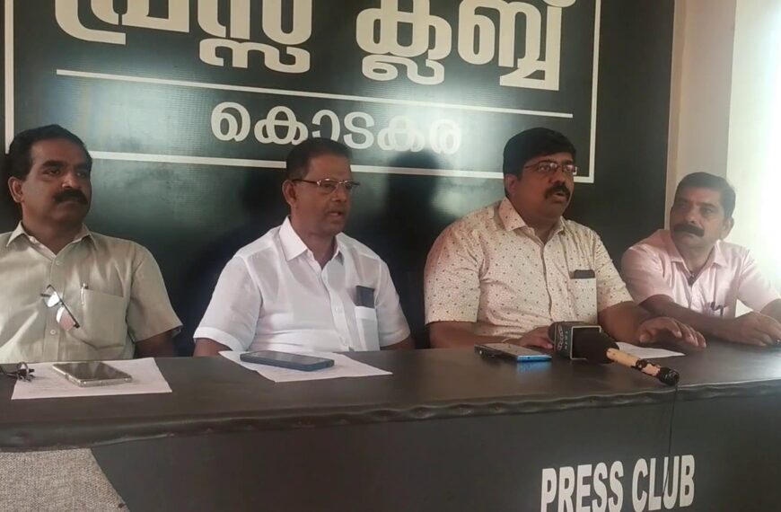 കൊടകര ഷഷ്ഠിയോടനുബന്ധിച്ച് കാവടിസെറ്റുകളുടെ കോ ഓഡിനേഷന്‍ കമ്മിറ്റിയുടെ നേതൃത്വത്തില്‍ പൂനിലാര്‍ക്കാവ് മൈതാനിയില്‍ ഉയര്‍ത്തിയ ദീപാലംകൃത ബഹുനില പന്തലിന്റെ സ്വിച്ച് ഓണ്‍കര്‍മം വ്യാഴാഴ്ച നടക്കും