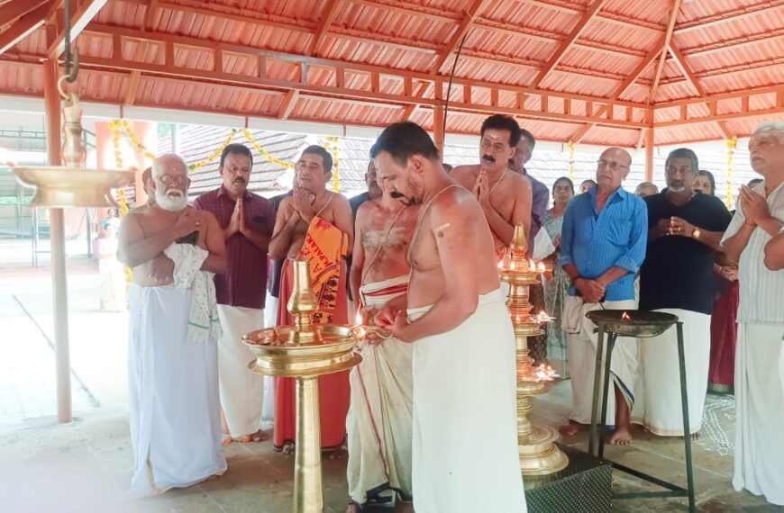 നെല്ലായി മഹാമുനിമംഗലം ശ്രീ മഹാവിഷ്ണു ക്ഷേത്രത്തില്‍ ധര്‍മശാസ്ത്താവിന്റെ കോവിലില്‍ പുതിയതായി പണി കഴിപ്പിച്ച നടപ്പുരയുടെ സമര്‍പ്പണം നടന്നു