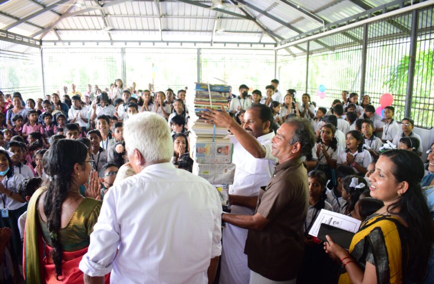 നന്തിപുലം ഗവ. യുപി സ്‌കൂളിലെ വായനശാലയിലേക്കായി ടി.എന്‍. പ്രതാപന്‍ എംപി പുസ്തകങ്ങള്‍ കൈമാറി