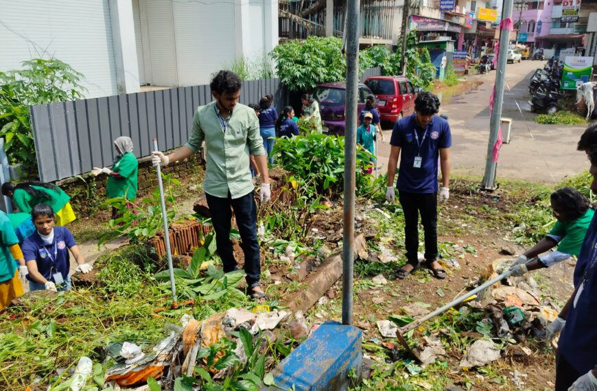 മാലിന്യമുക്ത നവ കേരള ക്യാമ്പയിന്റെ രണ്ടാം ഘട്ട പ്രവര്‍ത്തനങ്ങളുടെ ഭാഗമായി കൊടകര ഗ്രാമപഞ്ചായത്തിന്റെയും സഹൃദയ എന്‍ജിനീയറിങ് കോളേജിലെ എന്‍എസ്എസ് യൂണിറ്റിലെ വിദ്യാര്‍ത്ഥികളുടെയും നേതൃത്വത്തില്‍ പഞ്ചായത്ത് പരിധിയിലെ വിവിധയിടങ്ങള്‍ ശുചീകരിച്ചു