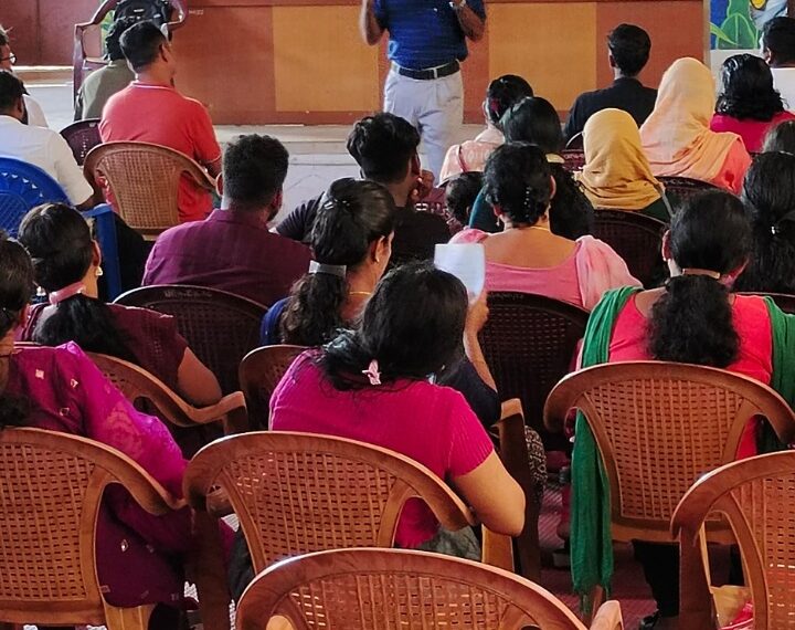 ജില്ലാ വ്യവസായ കേന്ദ്രത്തിന്റെയും താലൂക്ക് വ്യവസായ ഓഫീസ് മുകുന്ദപുരത്തിന്റെയും കൊടകര ബ്ലോക്ക് പഞ്ചായത്തിന്റെയും സംയുക്താഭിമുഖ്യത്തില്‍ സംരംഭകത്വ ബോധവല്‍ക്കരണ ശില്‍പശാല നടത്തി