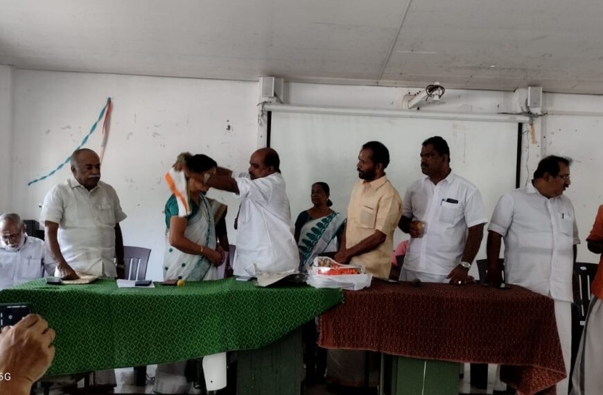 തൃക്കൂര്‍ ഗ്രാമ പഞ്ചായത്ത് പ്രസിഡന്റായി തിരഞ്ഞെടുക്കപ്പെട്ട സുന്ദരി മോഹന്‍ ദാസിനെ കോണ്‍ഗ്രസ് അനുമോദിച്ചു