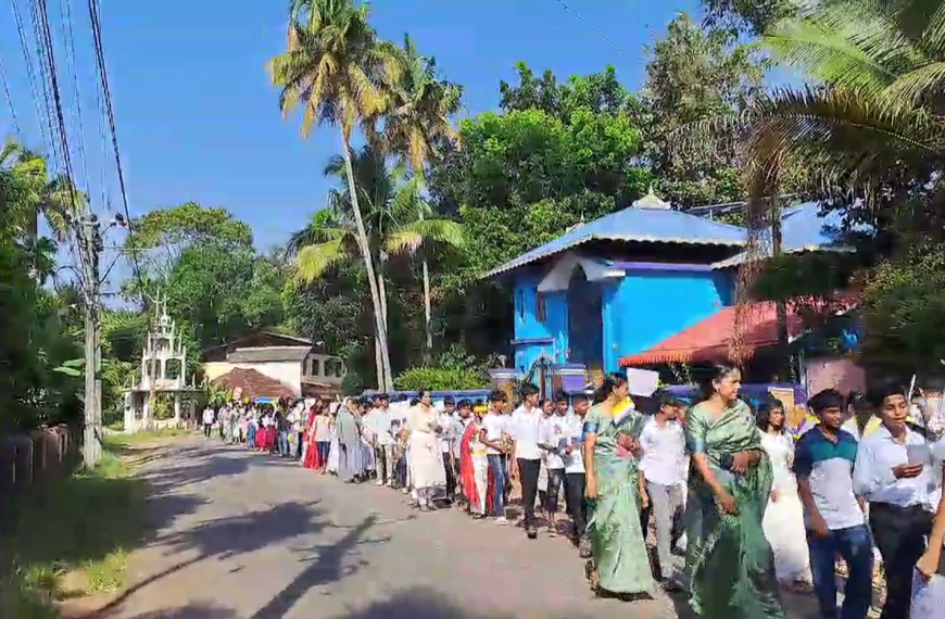 ചെങ്ങാലൂര്‍ പരിശുദ്ധ കര്‍മലമാതാ പള്ളിയിലെ വിശ്വാസ പരിശീലന യൂണിറ്റിന്റെ നേതൃത്വത്തില്‍ ക്രിസ്തുവിന്റെ രാജത്വ തിരുനാള്‍ ആഘോഷിച്ചു