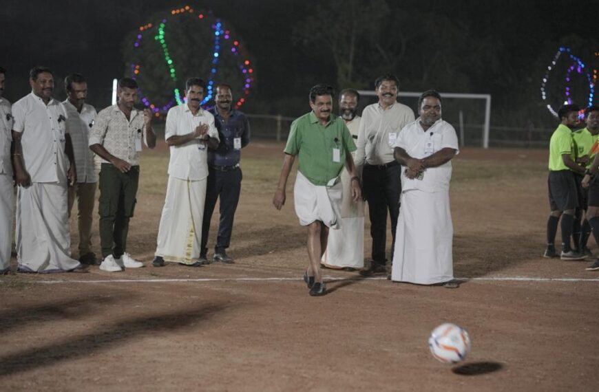 സോക്കര്‍ അളഗപ്പ ഒരുക്കുന്ന അഖില കേരള ഇലവന്‍സ് ഫ്‌ളഡ്‌ലൈറ്റ്‌ ഫുട്‌ബോള്‍ മേളയ്ക്ക് തുടക്കമായി
