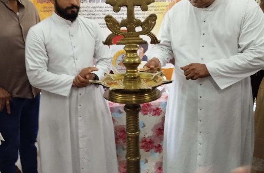 പുതുക്കാട് സെന്റ് ആന്റണീസ് ഫൊറോന പള്ളിയിലെ കേരള ലേബര്‍ മൂവ്‌മെന്റിന്റെ കര്‍മ്മപദ്ധതിയുടെ ഭാഗമായി സൗജന്യ നേത്രപരിശോധന ക്യാമ്പ് നടത്തി