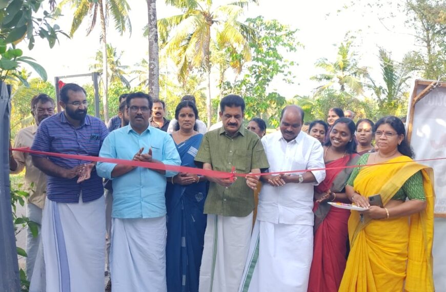 പുതുക്കാട് ഗ്രാമപഞ്ചായത്തിലെ വാര്‍ഡ് നാലിലെ കറുകപ്പാടം എസ് സി റോഡ് കെ.കെ. രാമചന്ദ്രന്‍ എംഎല്‍എ ഉദ്ഘാടനം ചെയ്തു