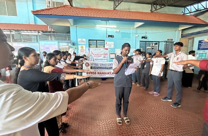 ലോക എയ്ഡ്‌സ് ദിനത്തില്‍ ബോധവത്കരണ തെരുവുനാടകുമായി നന്തിക്കര ഗവ. വൊക്കേഷണല്‍ ഹയര്‍ സെക്കന്‍ഡറി സ്‌കൂളിലെ എന്‍ എസ് എസ് വോളണ്ടിയര്‍മാര്‍