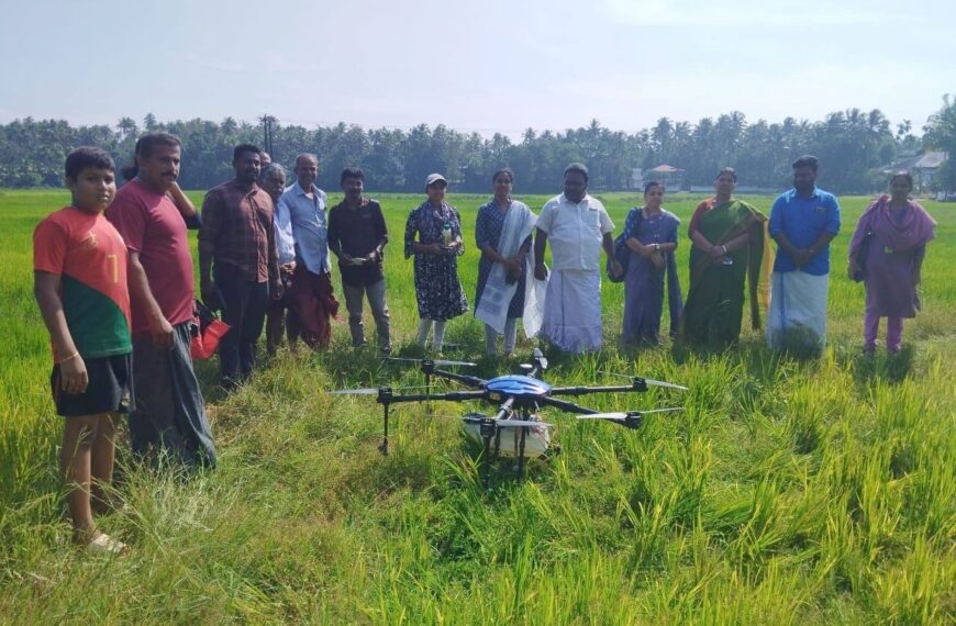 കേന്ദ്രസര്‍ക്കാരിന്റെ വികസിത് ഭാരത് സങ്കല്‍പ്പ യാത്ര അളഗപ്പനഗര്‍ ഗ്രാമപഞ്ചായത്തില്‍ എത്തിച്ചേര്‍ന്നതിന്റെ ഭാഗമായി കൃഷിയിടങ്ങളില്‍ഡ്രോണ്‍ ഉപയോഗിച്ചുള്ള നാനോ യൂറിയ സ്‌പ്രേയിങ് നടത്തി
