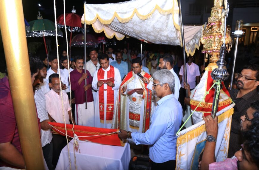 ചെങ്ങാലൂര്‍ പരിശുദ്ധ കര്‍മലമാത പള്ളിയില്‍ തിരുനാളിന് കൊടിയേറി