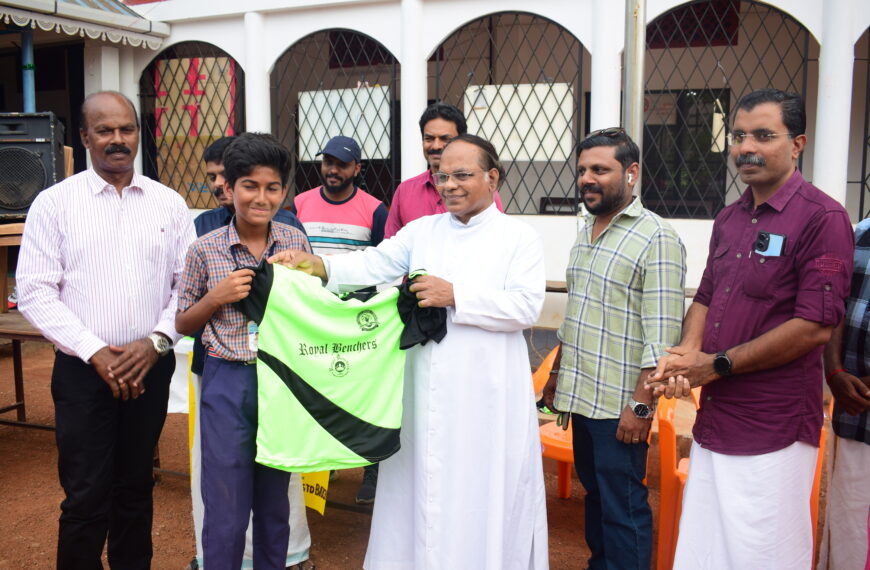 വെണ്ടോര്‍ സെന്റ് മേരീസ് യു പി സ്‌കൂളിലെ സ്‌കില്‍ മാസ്‌റ്റേഴ്‌സ് ഫുട്‌ബോള്‍ അക്കാദമിയിലെ അംഗങ്ങള്‍ക്ക് സ്‌പോണ്‍സര്‍ ചെയ്ത ജെഴ്‌സി വിതരണം ചെയ്തു