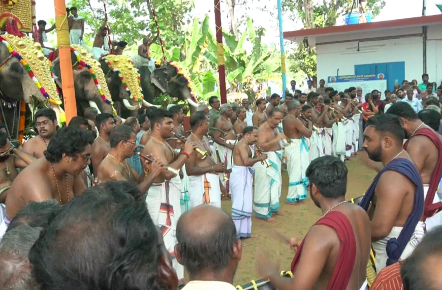 കൊടകര പുത്തൂക്കാവ് ഭഗവതി ക്ഷേത്രത്തിലെ താലപ്പൊലി ആഘോഷിച്ചു