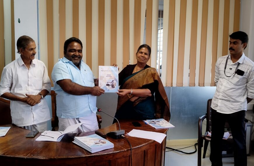 അളഗപ്പനഗര്‍ പഞ്ചായത്തിന്റെ ബജറ്റ് വൈസ് പ്രസിഡന്റ് കെ. രാജേശ്വരി അവതരിപ്പിച്ചു