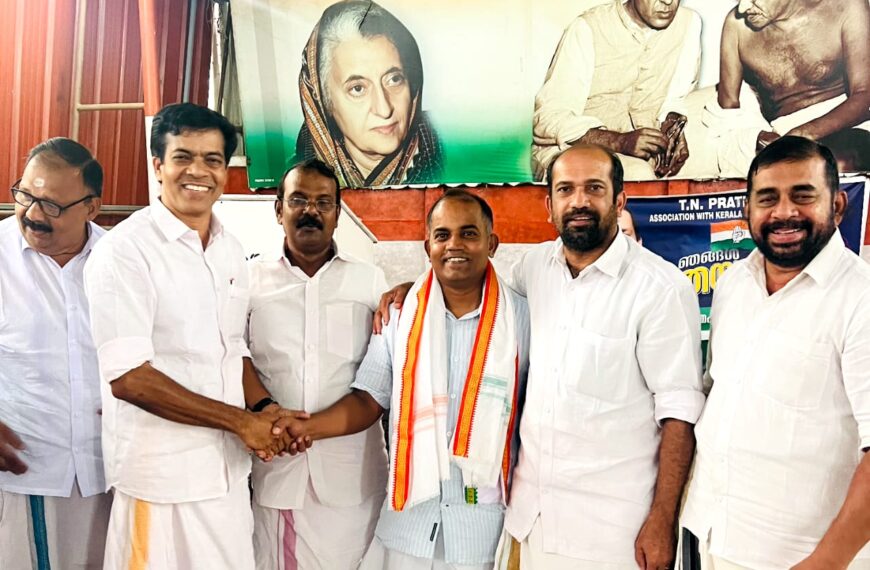 കേരള പ്രദേശ് പ്രവാസി കോണ്‍ഗ്രസിന്റെ ജില്ലാ പ്രസിഡന്റായി തിരഞ്ഞെടുക്കപ്പെട്ട ബിജു അമ്പഴക്കാടനെ പുതുക്കാട് ബ്ലോക്ക് കോണ്‍ഗ്രസ് കമ്മിറ്റി ആദരിച്ചു