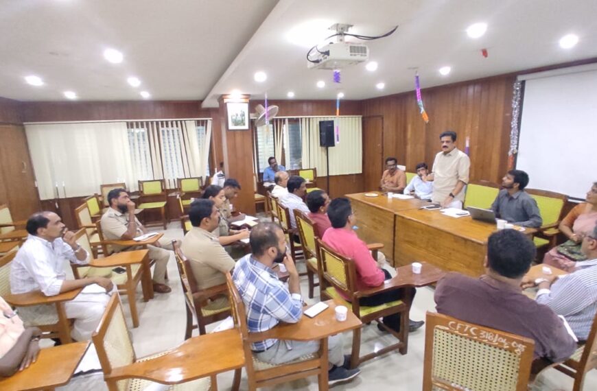 പാലപ്പിള്ളി, വെള്ളിക്കുളങ്ങര ളള്‍പ്പെടെയുള്ള വിവിധ മേഖലകളിലെ വന്യജീവികളുടെ ആക്രമണം തടയുന്നത് സംബന്ധിച്ച് തൃശ്ശൂര്‍ ഇഇഎ ഓഫീസില്‍ അധികൃതരുടെ യോഗം ചേര്‍ന്നു