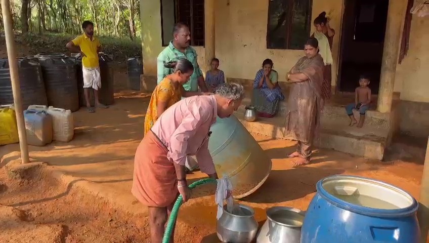 മറ്റത്തൂര്‍ പഞ്ചായത്തിലെ വെള്ളിക്കുളങ്ങര ശാസ്താംപൂവ്വം ആദിവാസി കോളനിയില്‍ ബിജെപി ഏരിയ കമ്മിറ്റിയുടെ നേതൃത്വത്തില്‍ കുടിവെള്ള വിതരണം നടത്തി