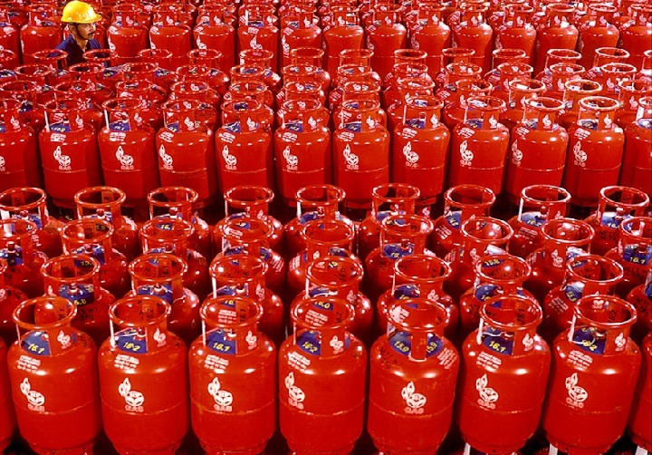 pm-modi-announces-rs-100-cut-in-lpg-cylinder-price-in-india