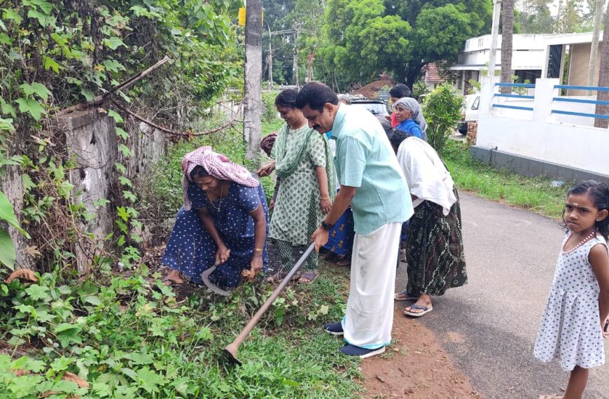 അളഗപ്പനഗര്‍ ഗ്രാമപഞ്ചായത്ത് ആറാം വാര്‍ഡ് തൊഴിലുറപ്പ് പ്രവര്‍ത്തകരുടെ നേതൃത്വത്തില്‍ ശുചീകരണ പ്രവര്‍ത്തനം നടന്നു